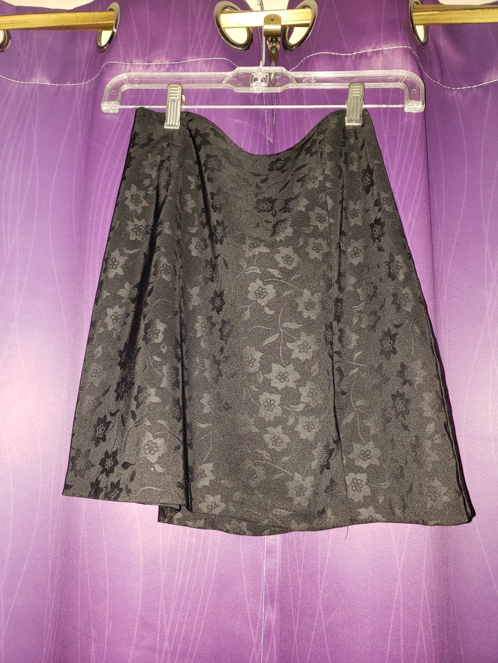 Adorable, Slimming Women’s Black Floral A-Line Skirt